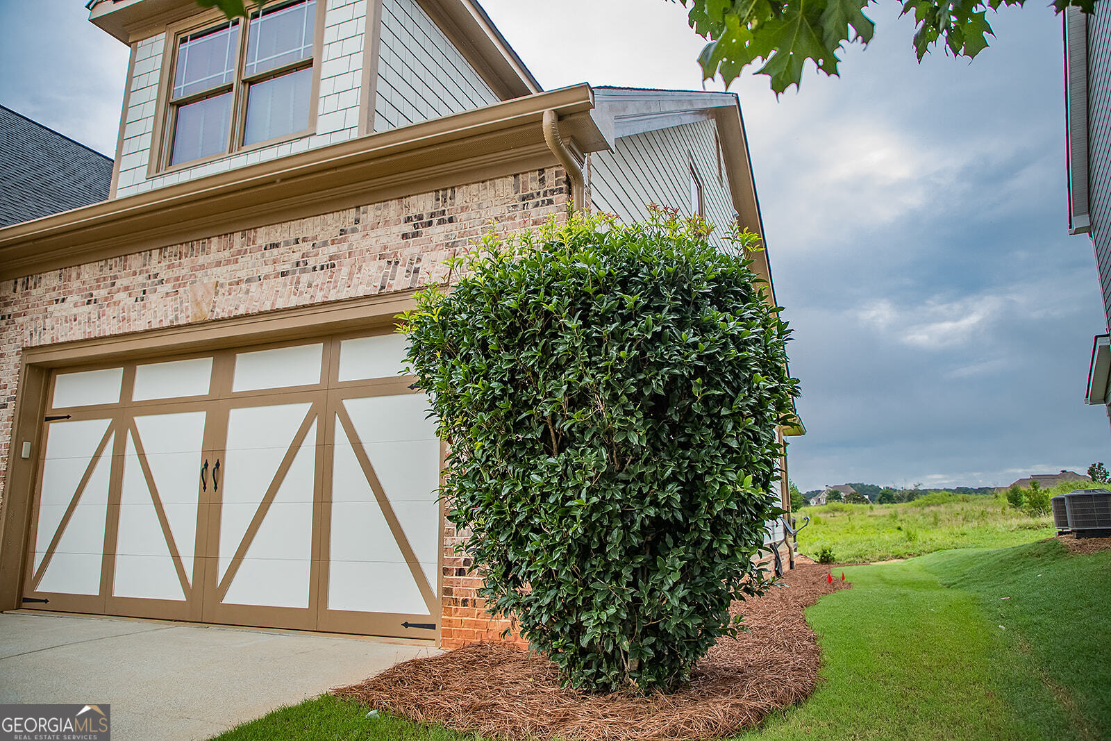 1211 Hawthorne CIR