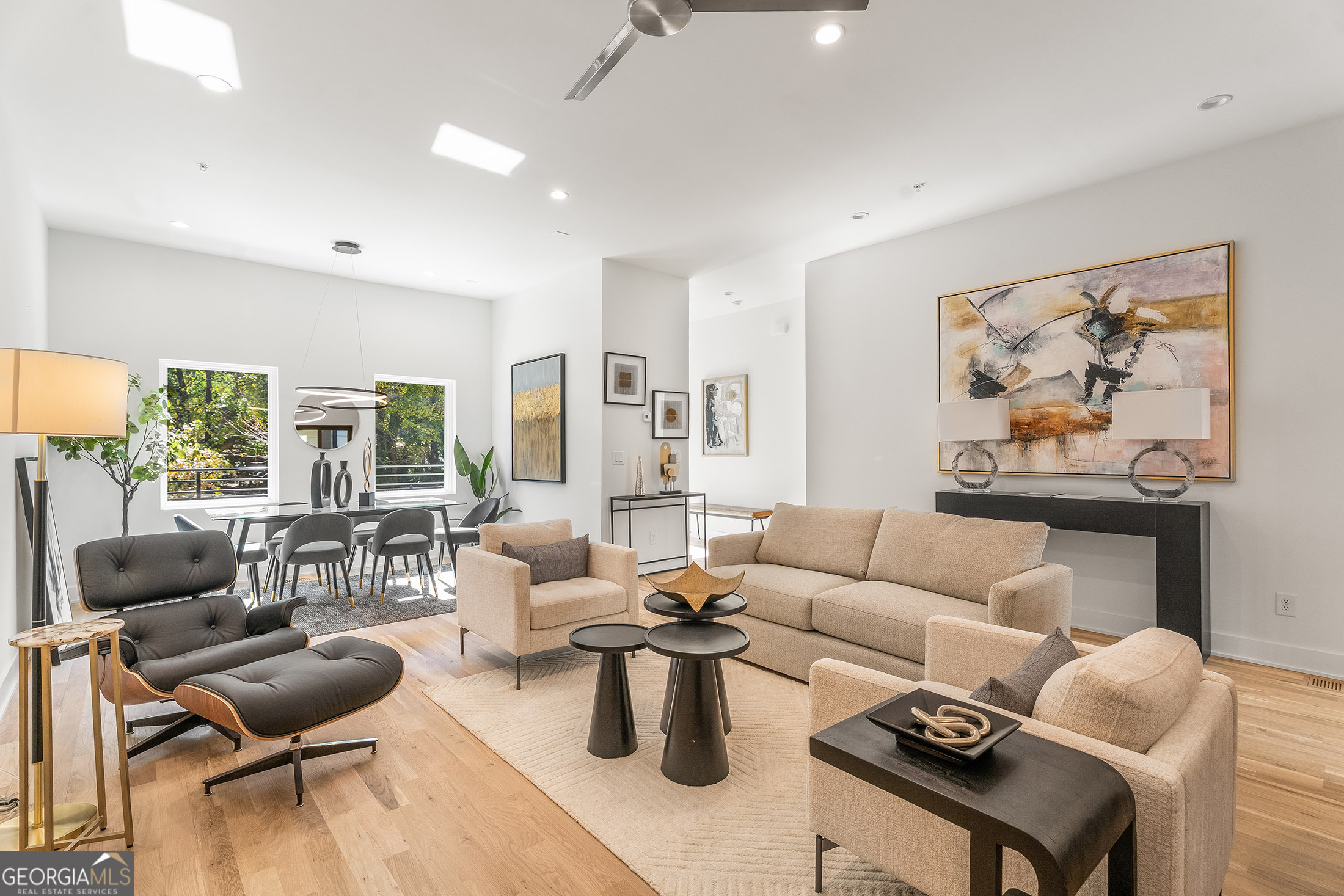 1099 North AVE NE 12