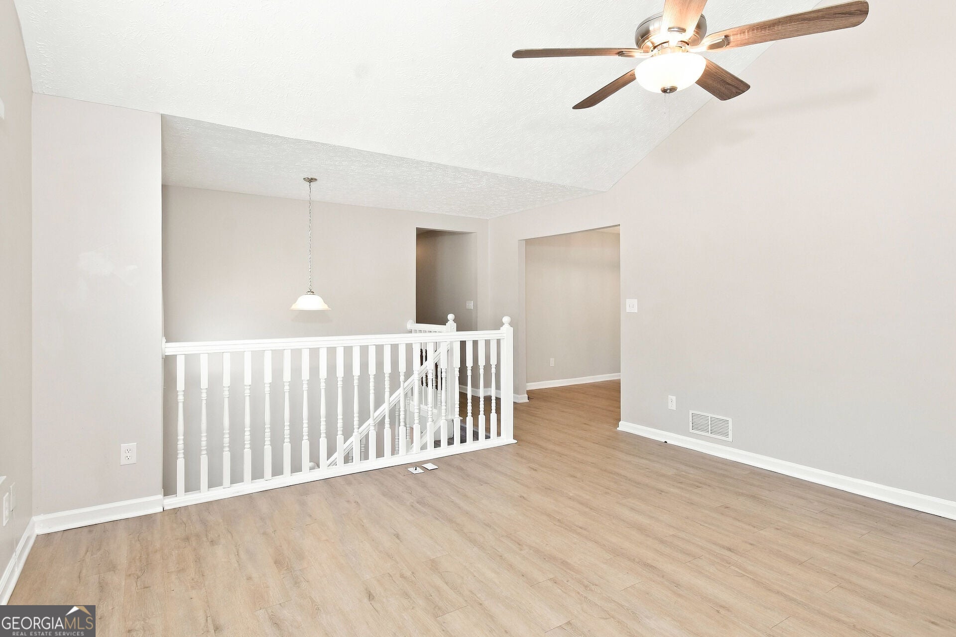 78 Summer Lake PL