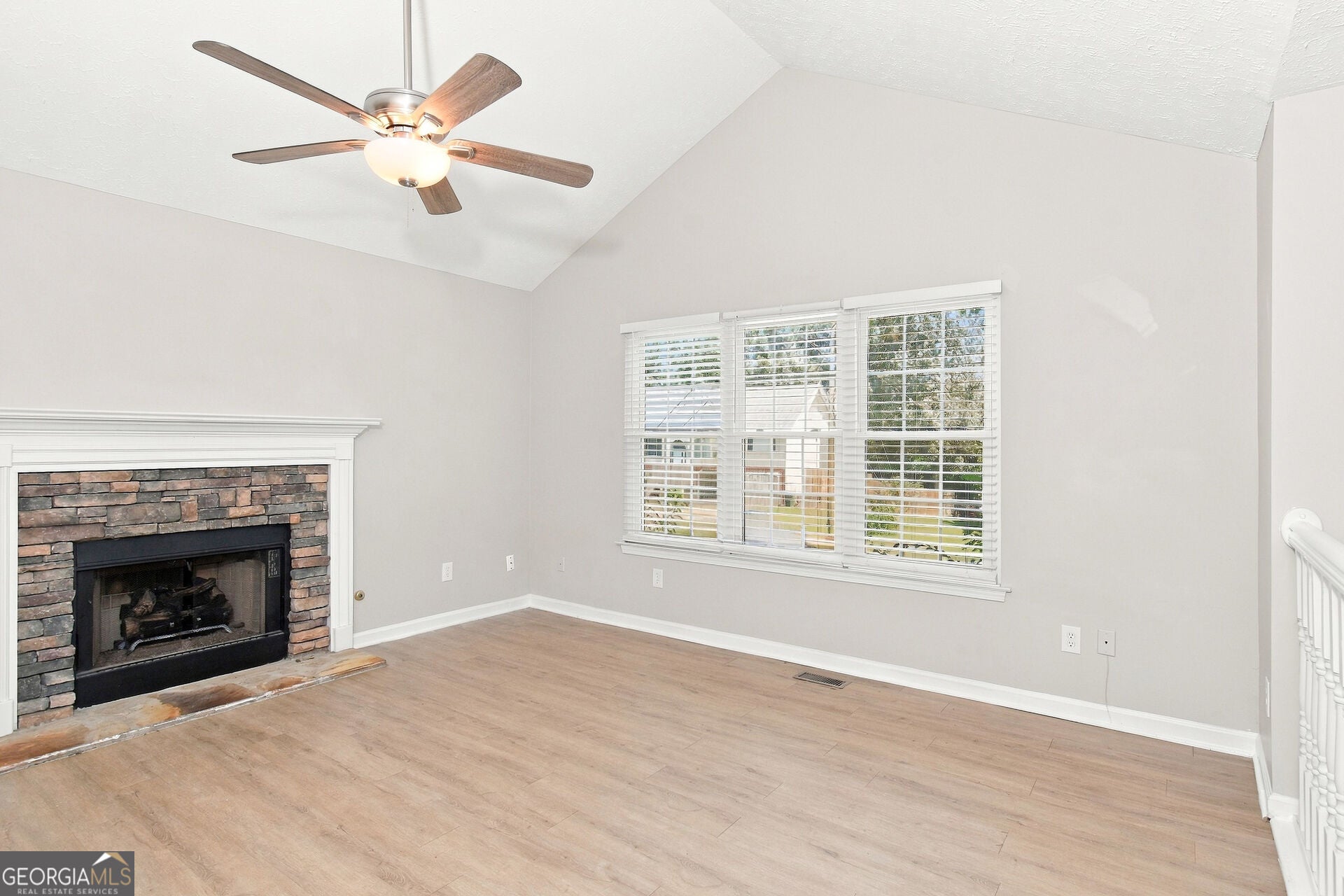 78 Summer Lake PL