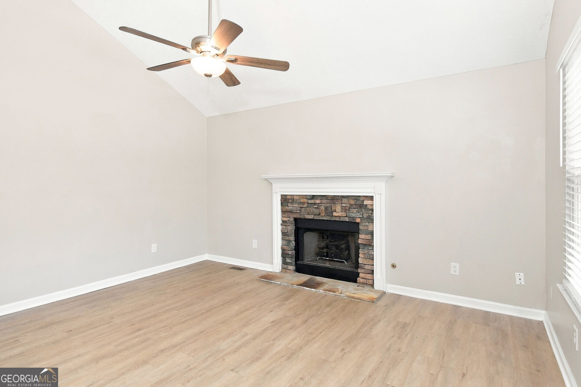78 Summer Lake PL