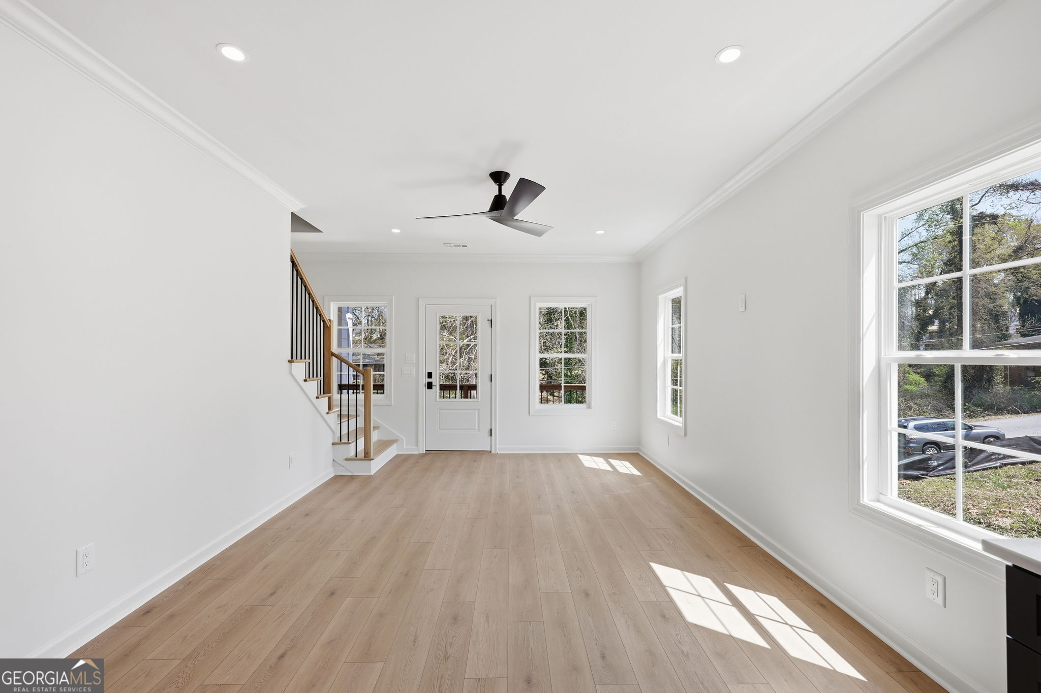 1121 Riverside TER
