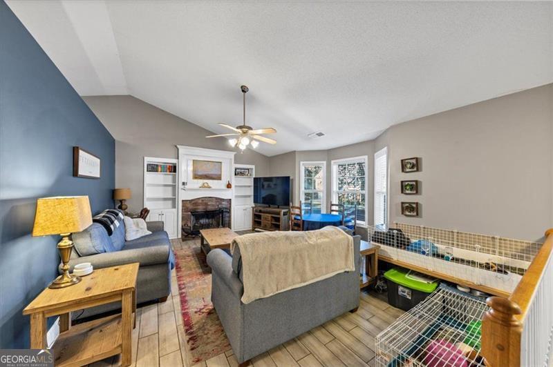 HIGHLAND POINTE - Residential