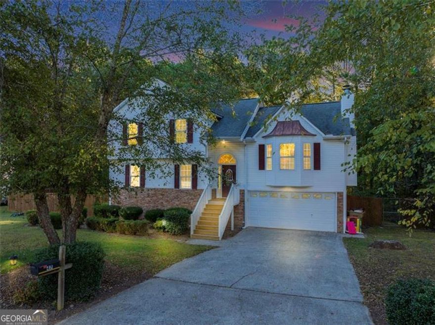 This beautiful 4-bedroom, 3-bath home features a spacious screened porch overlooking a private backyard. Situated on over half an acre with a fenced lot on a quiet cul-de-sac, it's perfect for families seeking space and privacy. Enjoy built-ins around the fireplace and a versatile lower level with a bedroom, full bath, and large family room-ideal for teens or multi-generational living. Brand-new floors have just been installed. Conveniently located just minutes from Lake Allatoona, shopping, schools, and I-75.