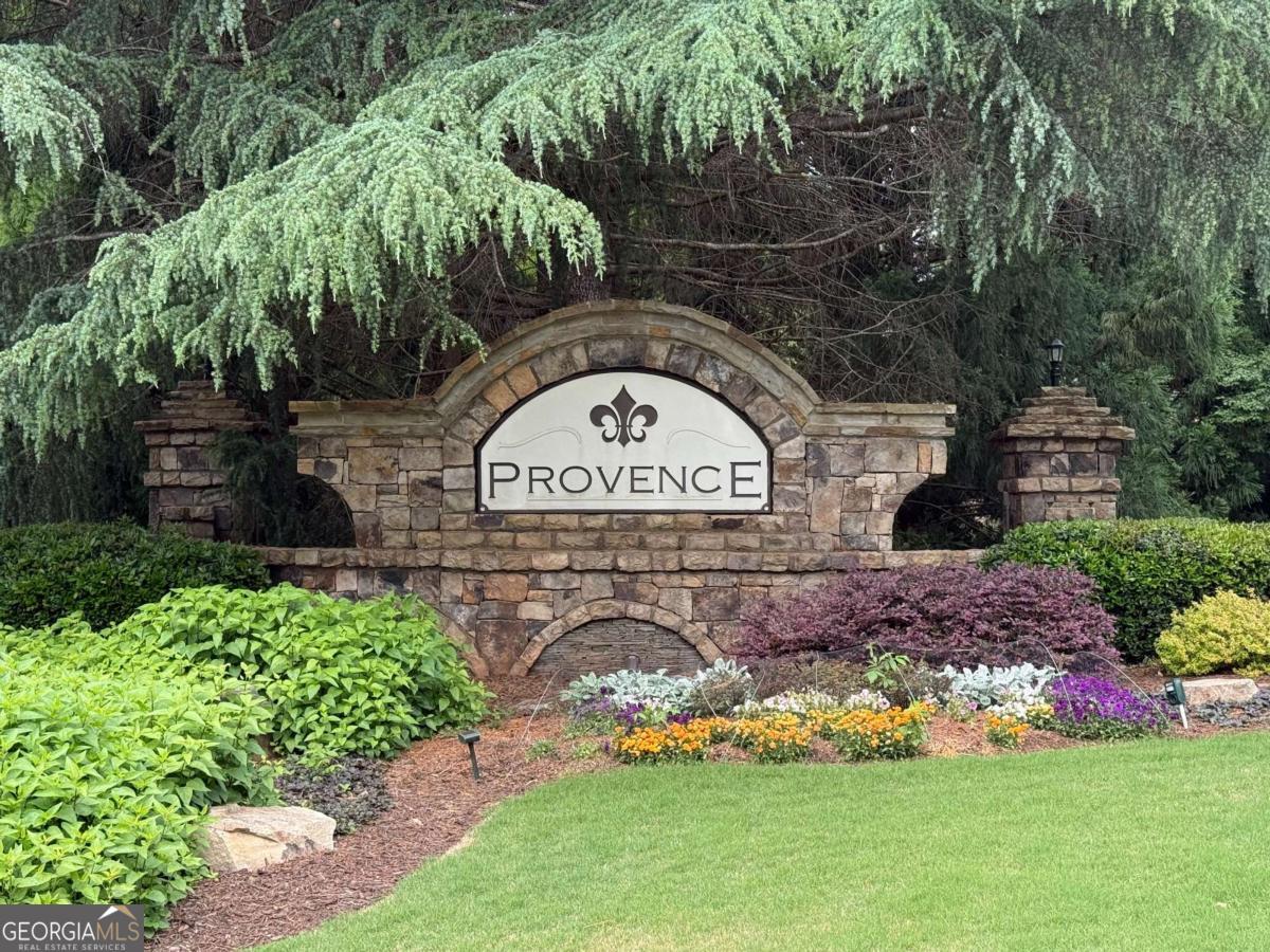 2855 Etienne LN