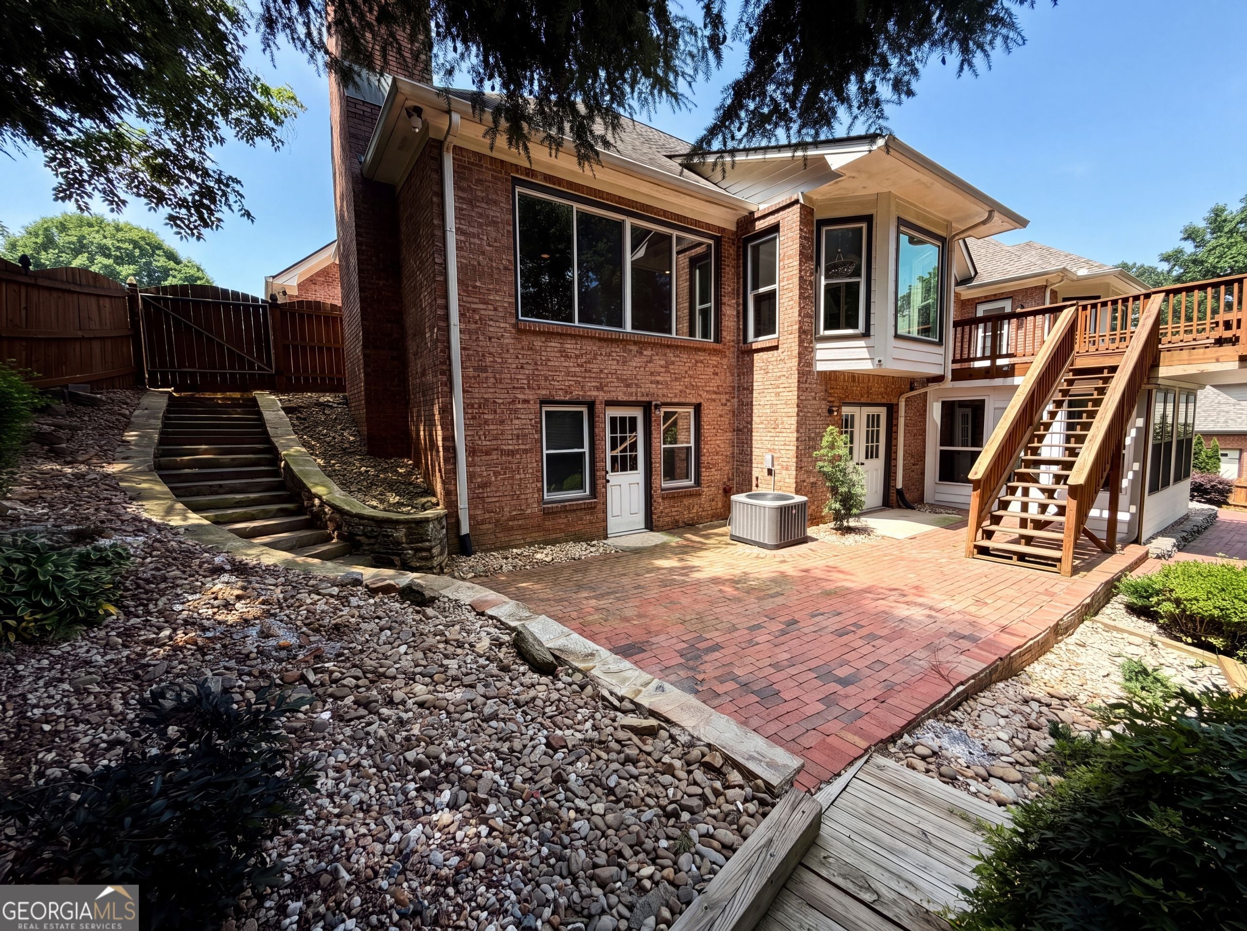 135 N Clublands CT