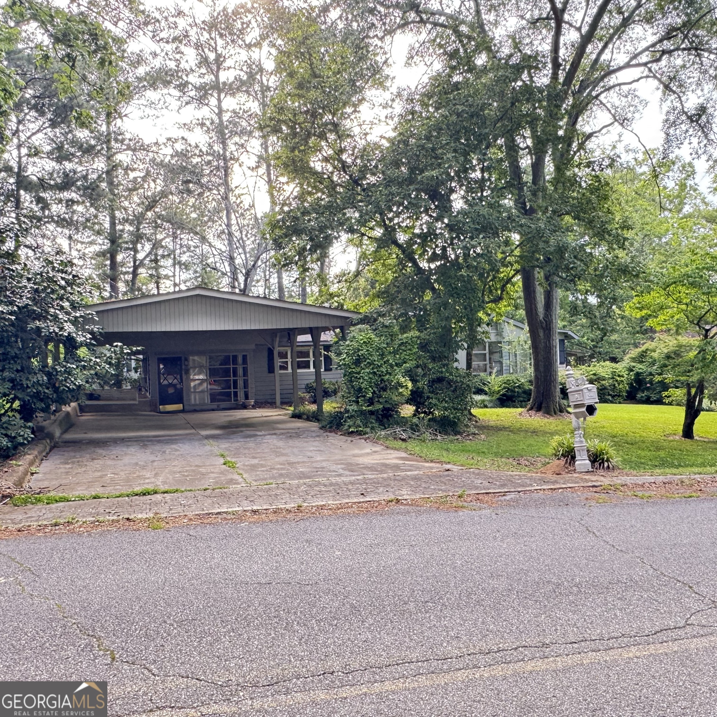 207 Iris DR