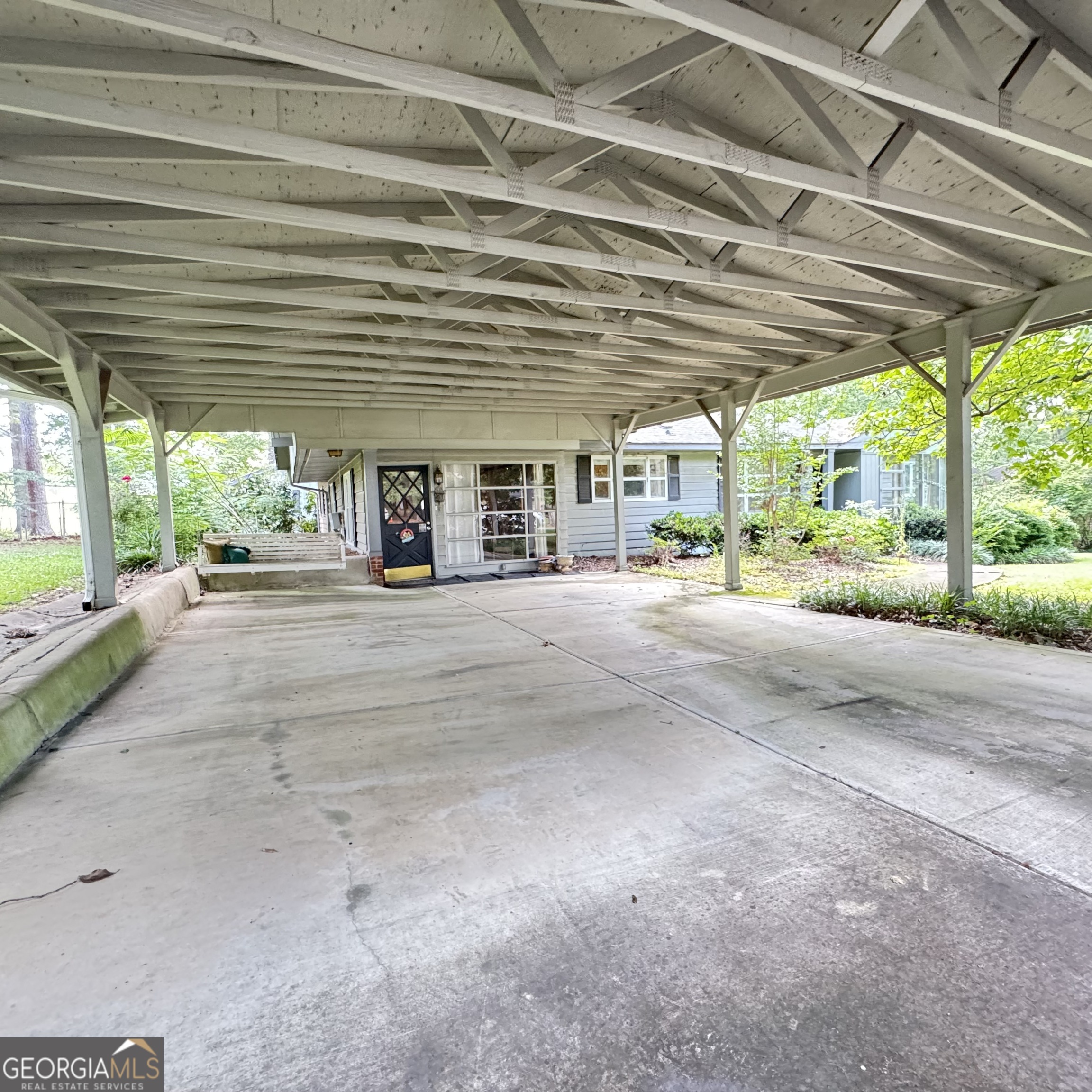 207 Iris DR