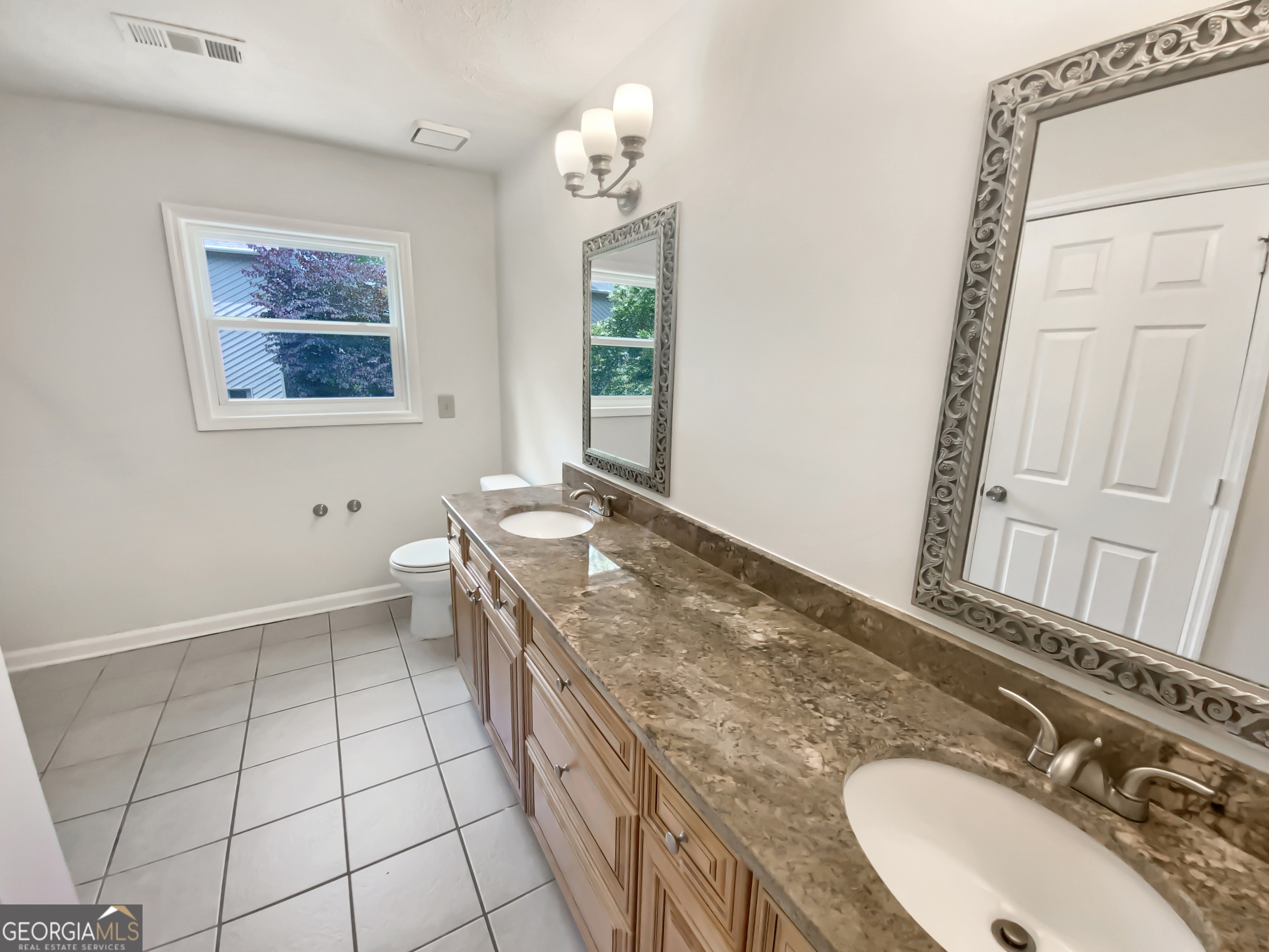 ALPINE LAKES - Residential