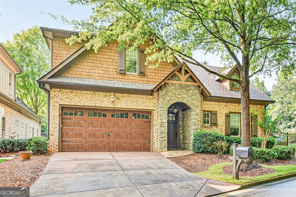 5829 Swinging Gate RD