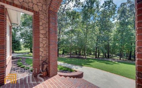 A home in Toccoa