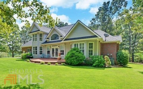 A home in Toccoa