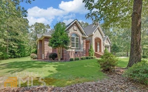 A home in Toccoa