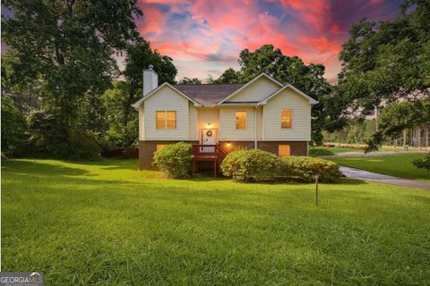 Photo of 3405 Ravenwood Drive, Atlanta, GA 30349 (MLS # 10791988)
