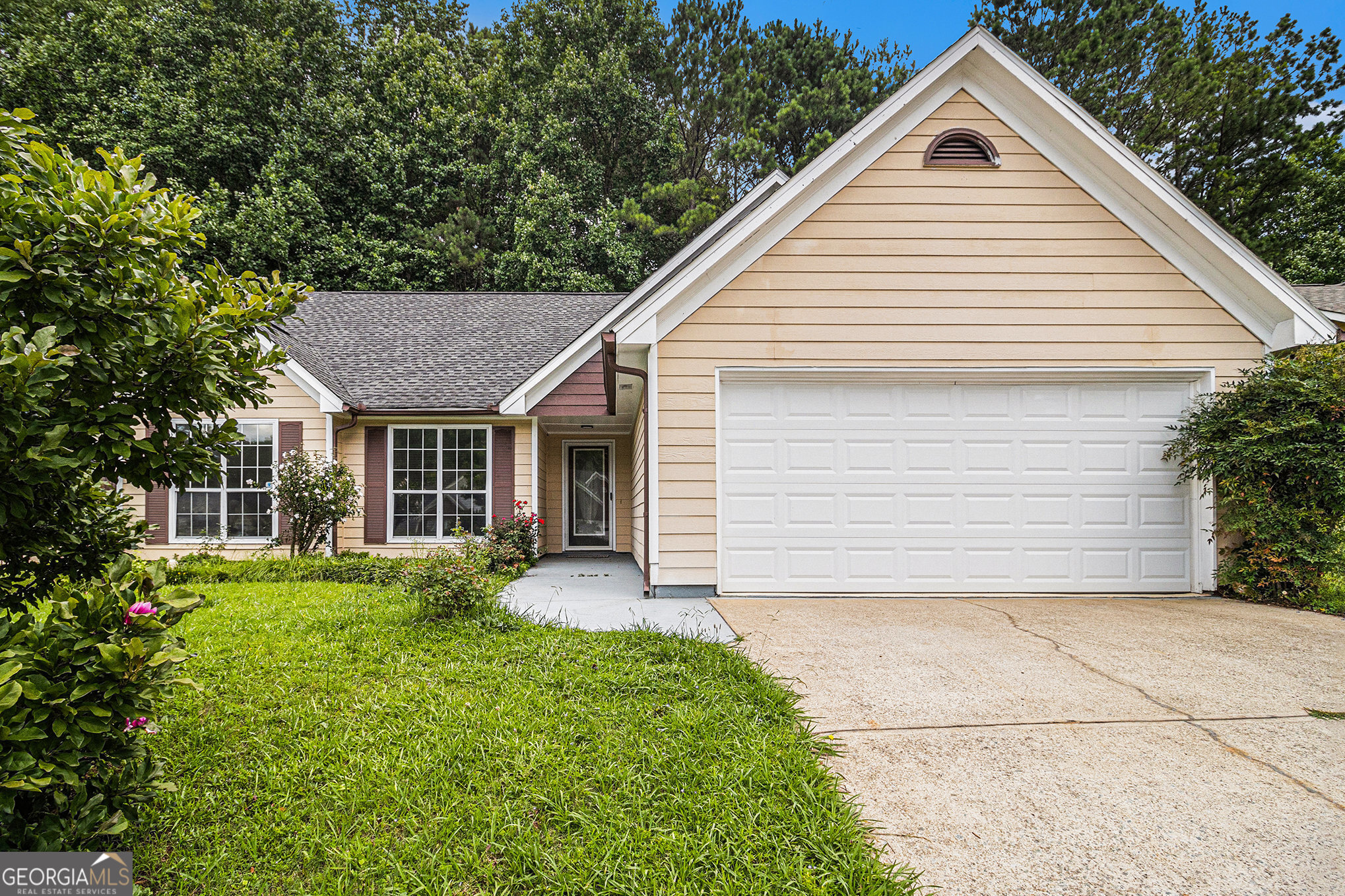 Perfect 3/2 ranch with updated kitchen and bathrooms with hardwood floors. Great location, close to shopping and the main highway. The main living area welcomes you as soon as you walk in through the front door and a beautiful fireplace. Attached screened in porch to enjoy nice weather bug free. Step outside to your fully fenced backyard with a private wood fence, perfect for relaxing, entertaining, or letting pets roam freely. No HOA, move-in ready, and conveniently located near shopping, dining, and more-this one checks all the boxes! Potential rental income.