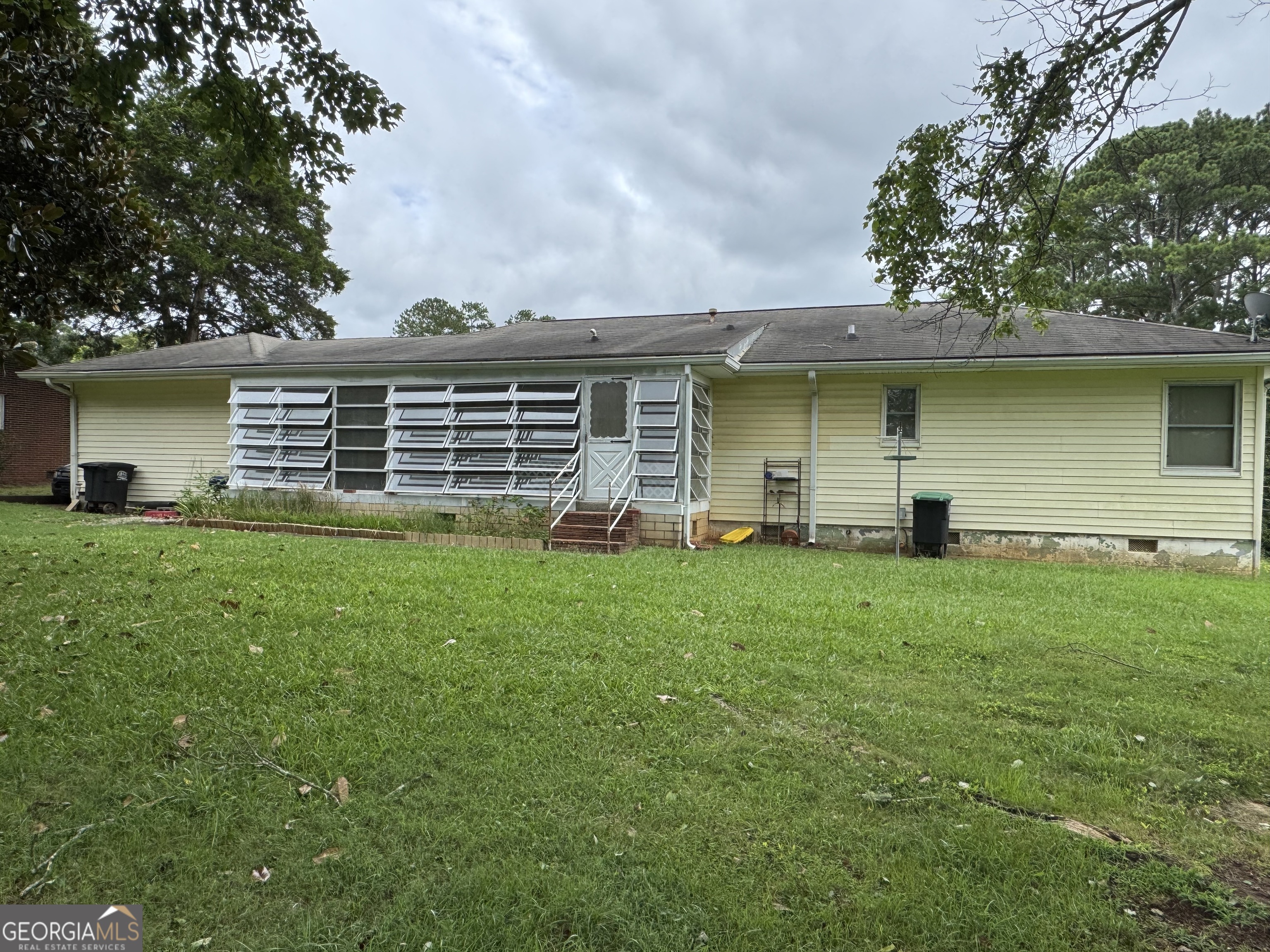 7 NE Hillcrest AVE