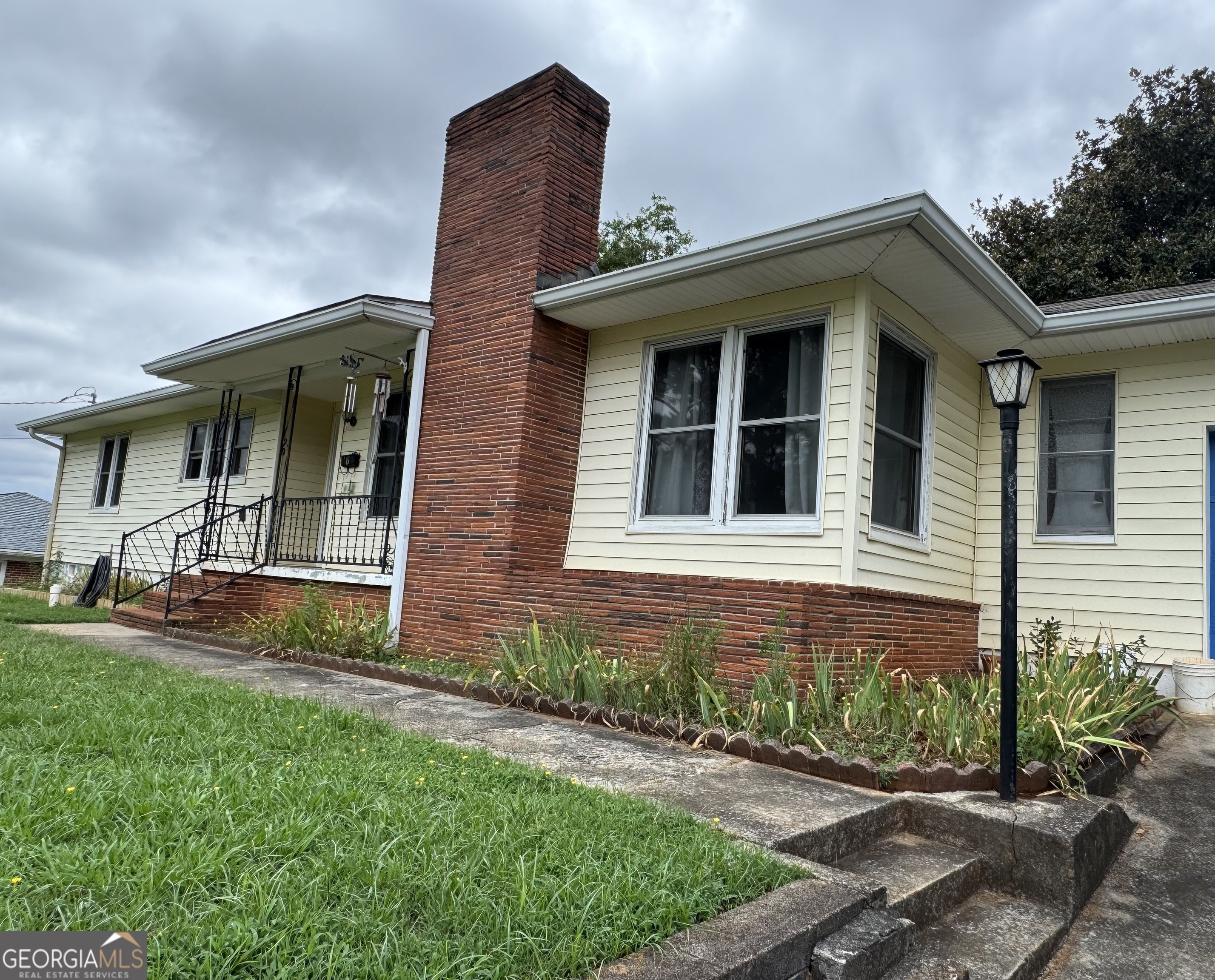 7 NE Hillcrest AVE
