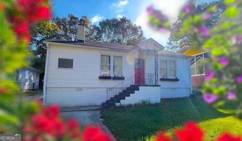 Photo of 1450 HAWTHORNE Way, East Point, GA 30344 (MLS # 10634718)