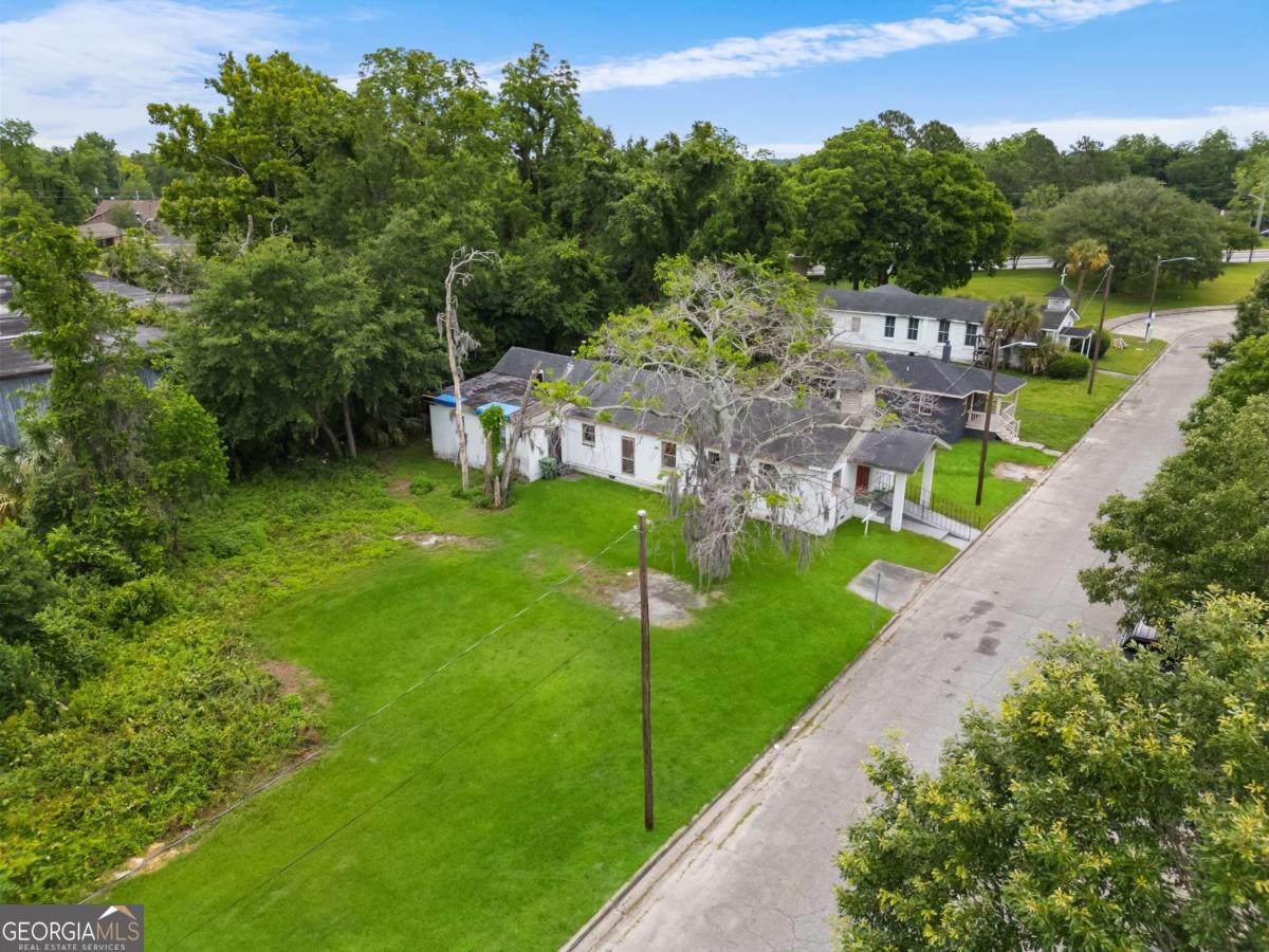 916-918 Rockefeller ST