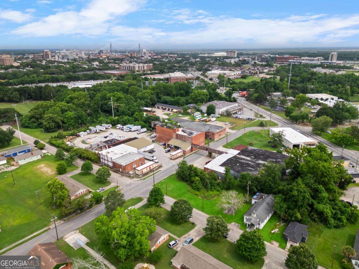 916-918 Rockefeller ST