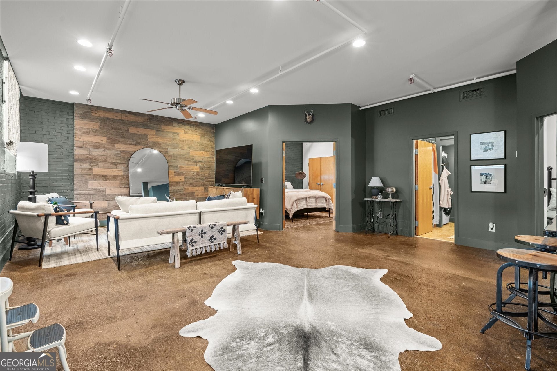 205 Johnson AVE 231