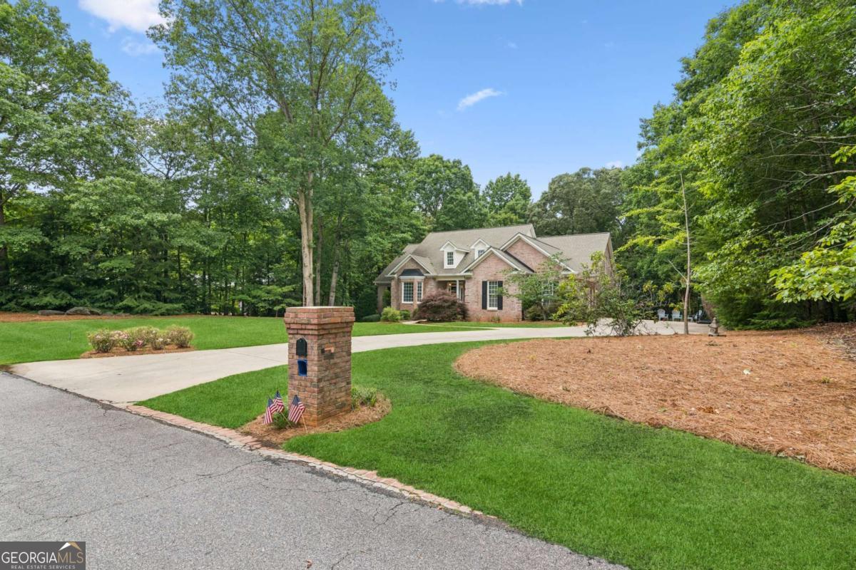 3445 Strawberry LN