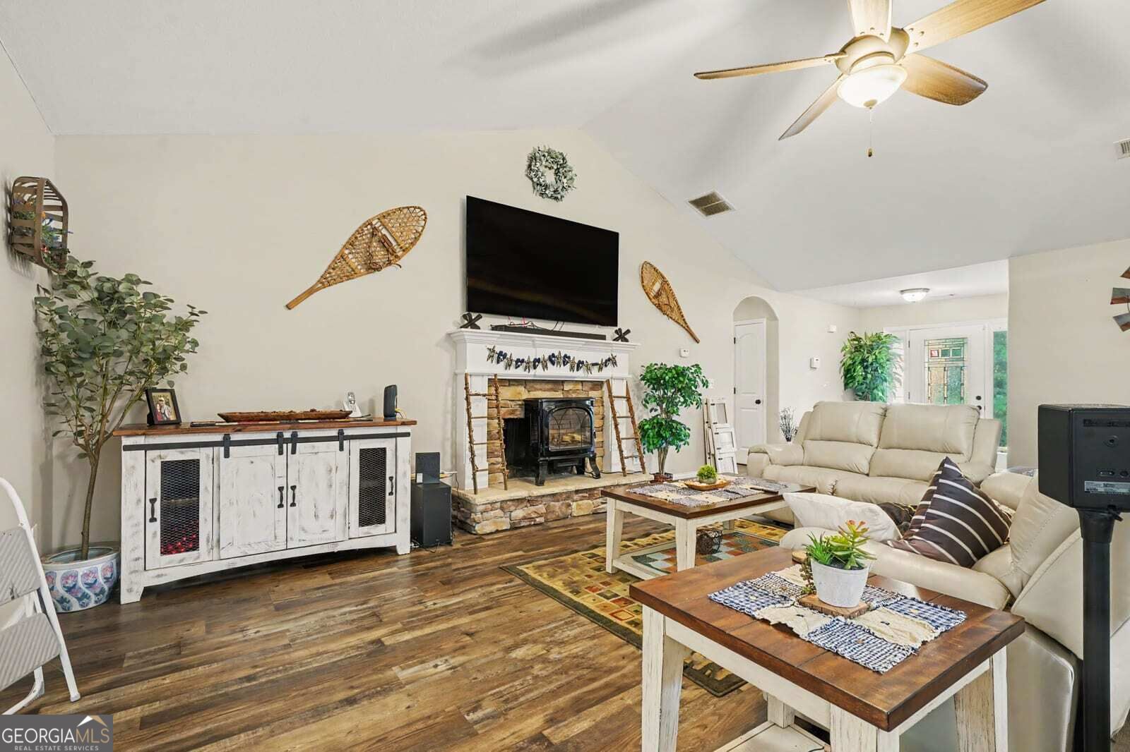140 Rolling Oaks LN