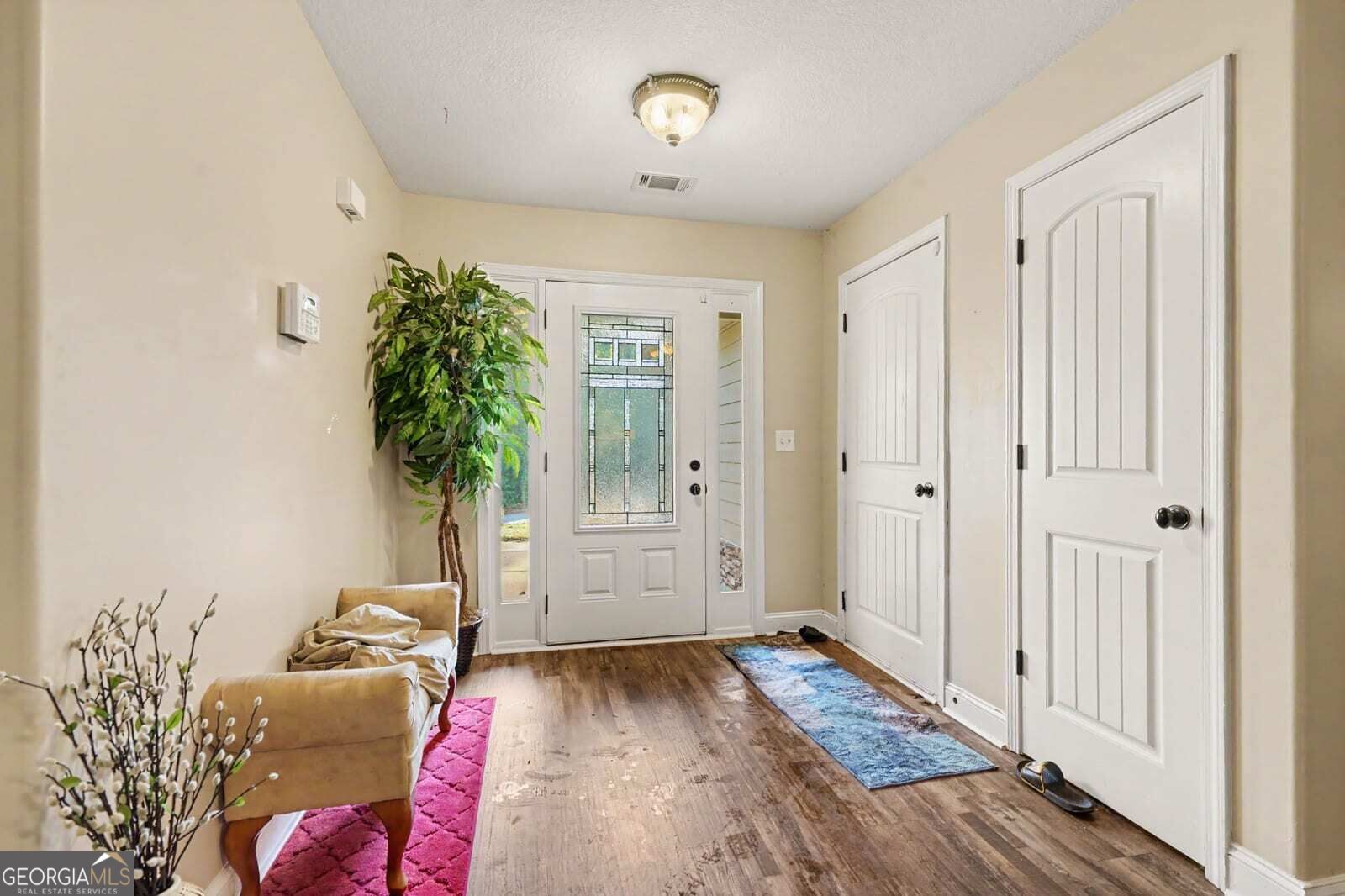 140 Rolling Oaks LN