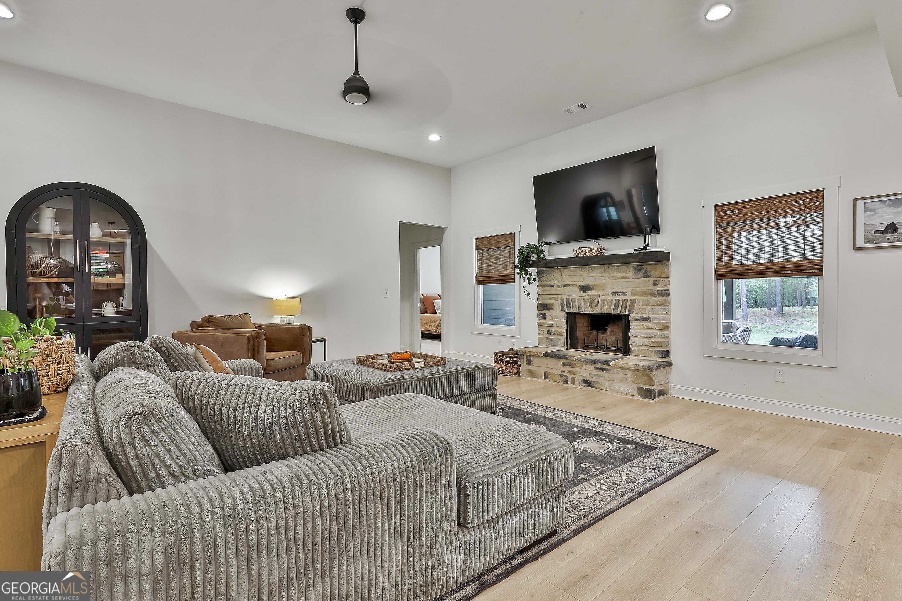 Senoia, Georgia 30276, United States, 5 Bedrooms Bedrooms, ,4 BathroomsBathrooms,Residential,Active,220213