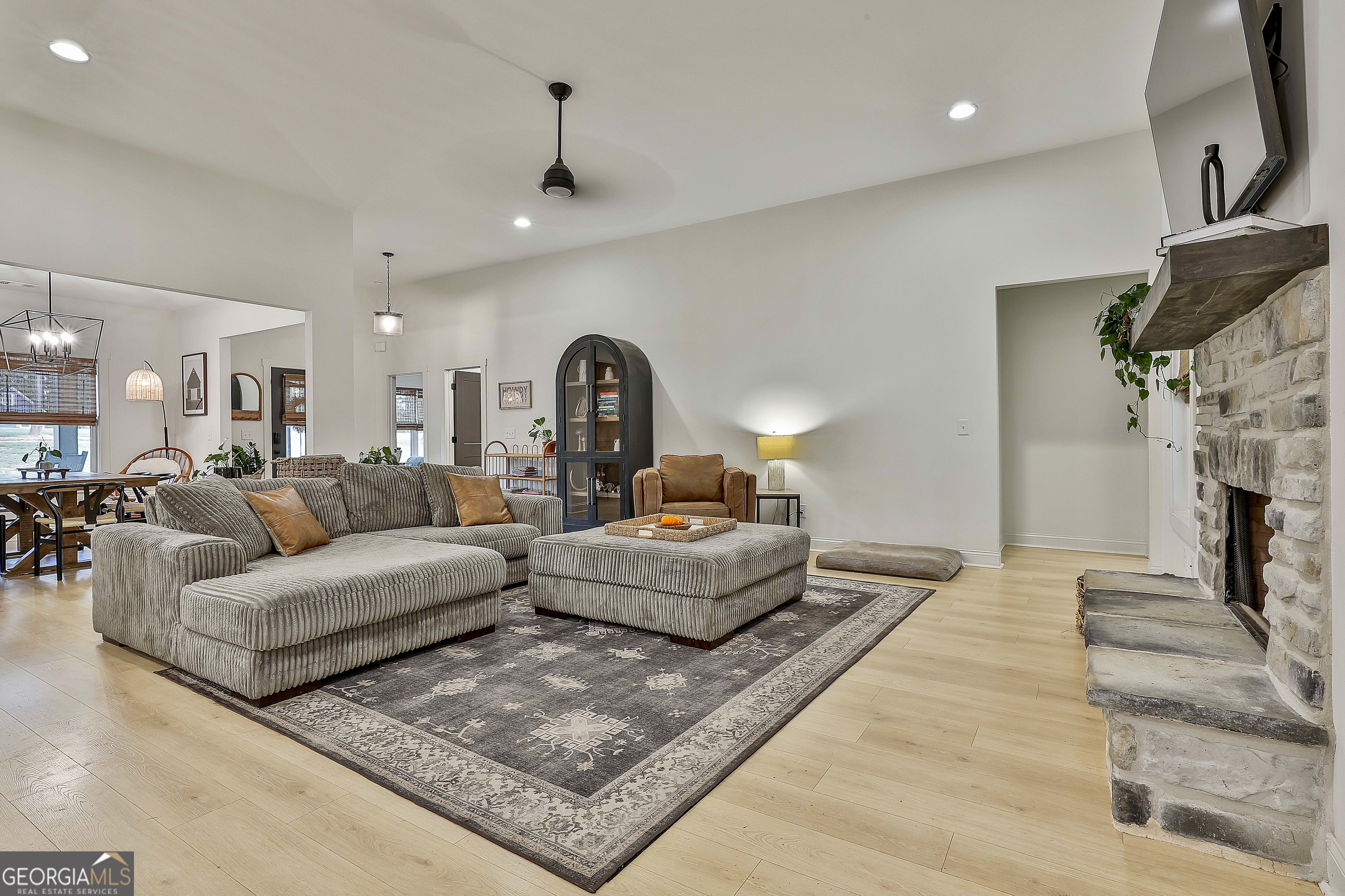 Senoia, Georgia 30276, United States, 5 Bedrooms Bedrooms, ,4 BathroomsBathrooms,Residential,Active,220213