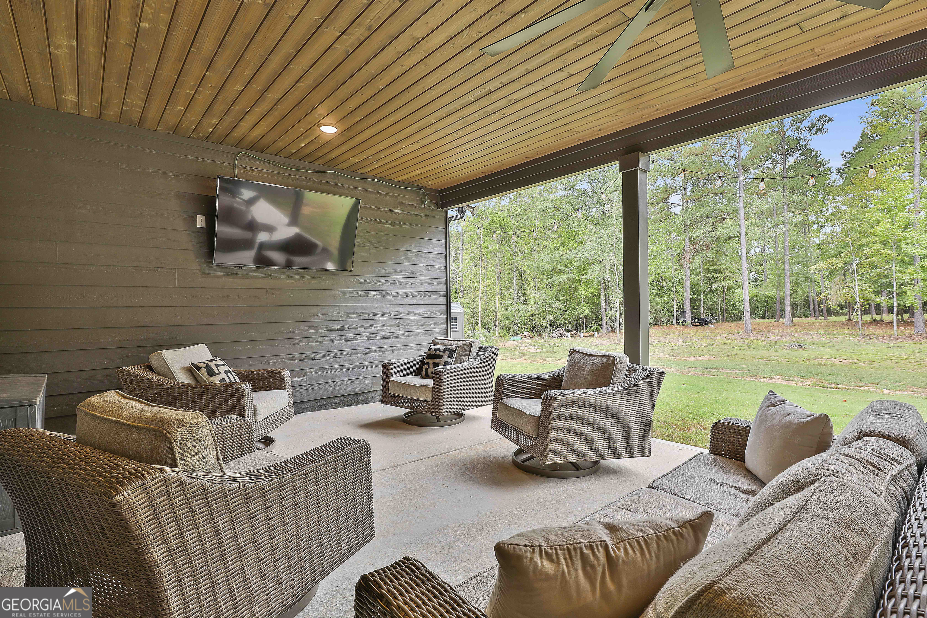 Senoia, Georgia 30276, United States, 5 Bedrooms Bedrooms, ,4 BathroomsBathrooms,Residential,Active,220213