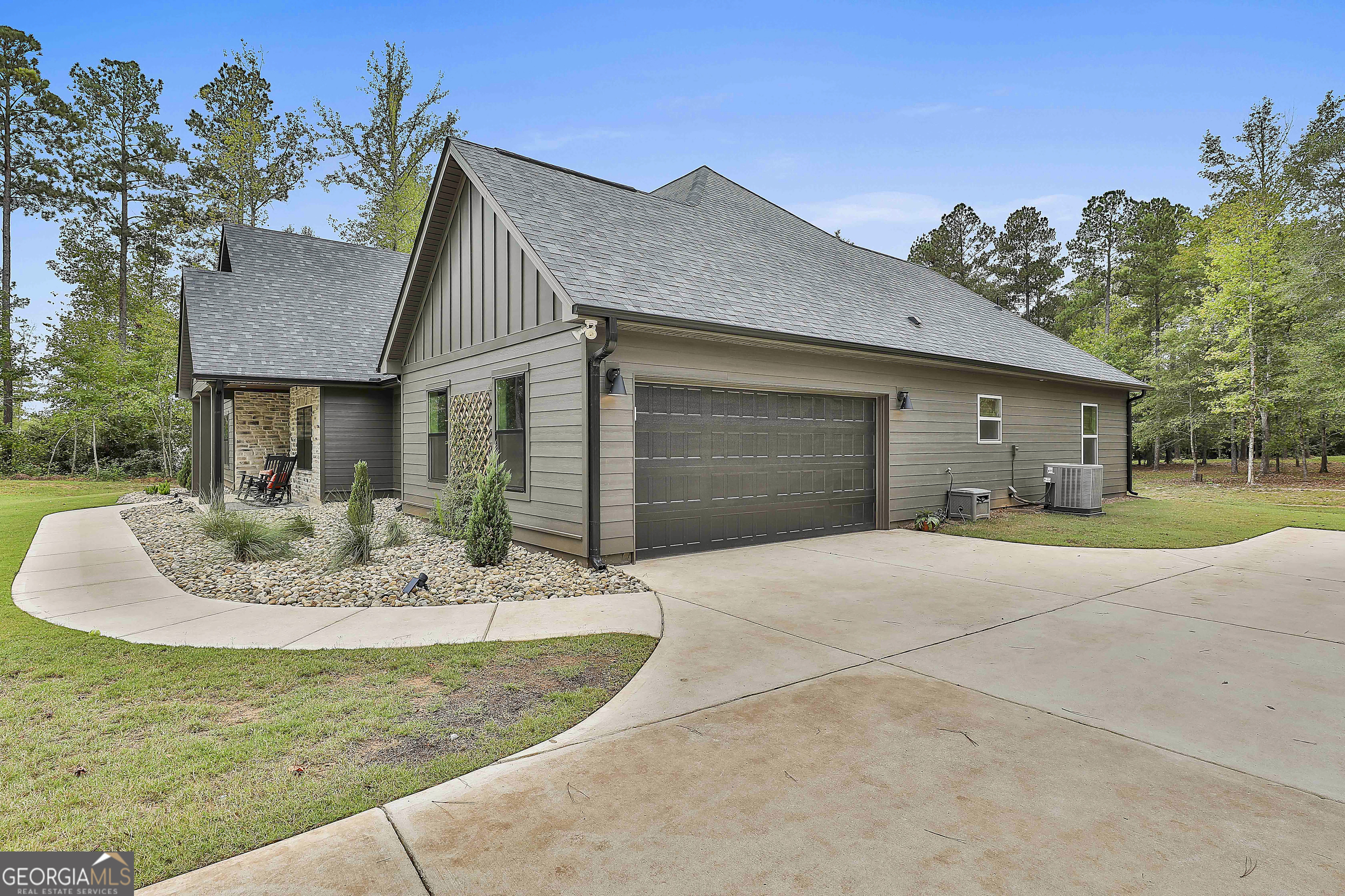 Senoia, Georgia 30276, United States, 5 Bedrooms Bedrooms, ,4 BathroomsBathrooms,Residential,Active,220213