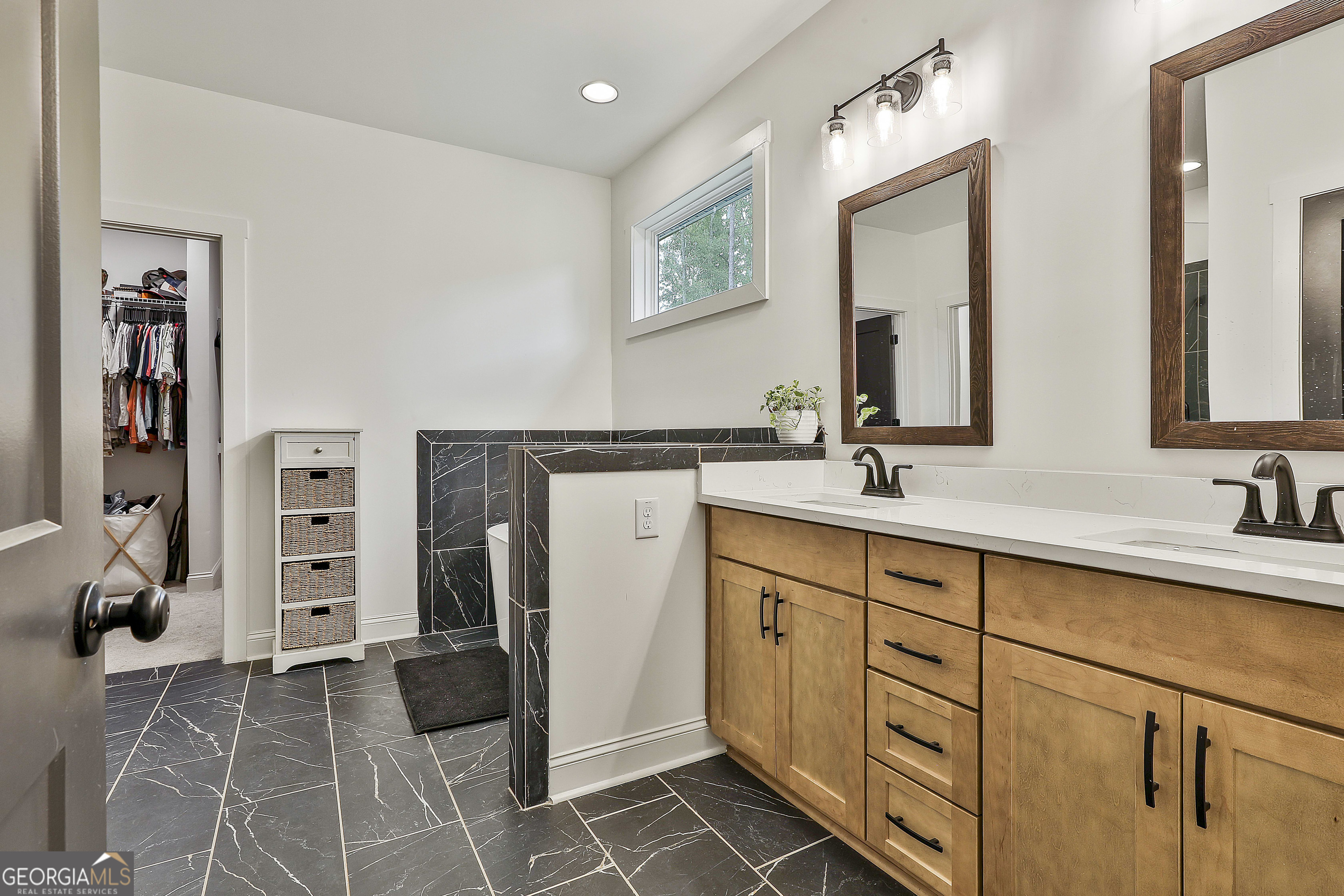 Senoia, Georgia 30276, United States, 5 Bedrooms Bedrooms, ,4 BathroomsBathrooms,Residential,Active,220213