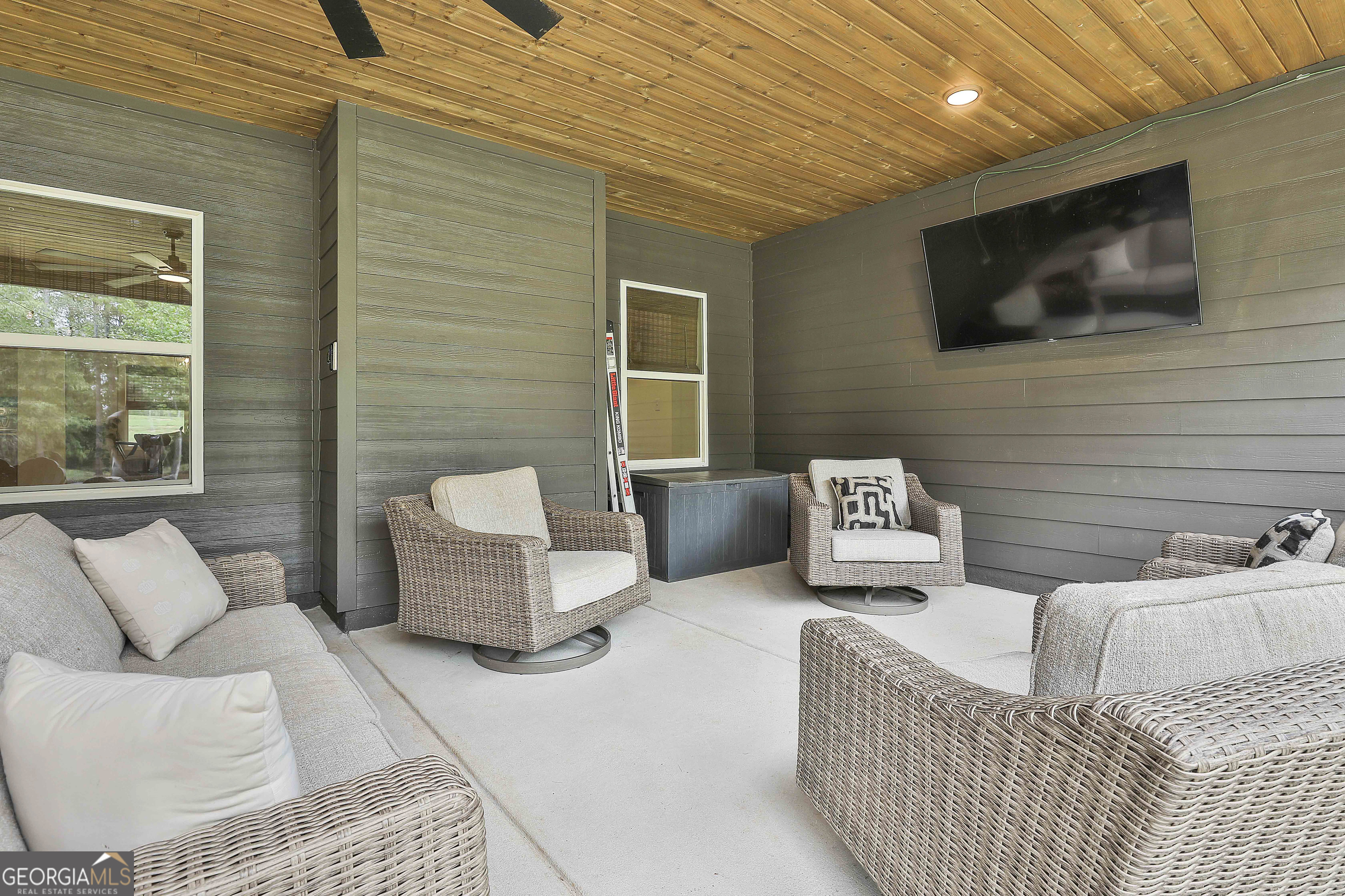 Senoia, Georgia 30276, United States, 5 Bedrooms Bedrooms, ,4 BathroomsBathrooms,Residential,Active,220213