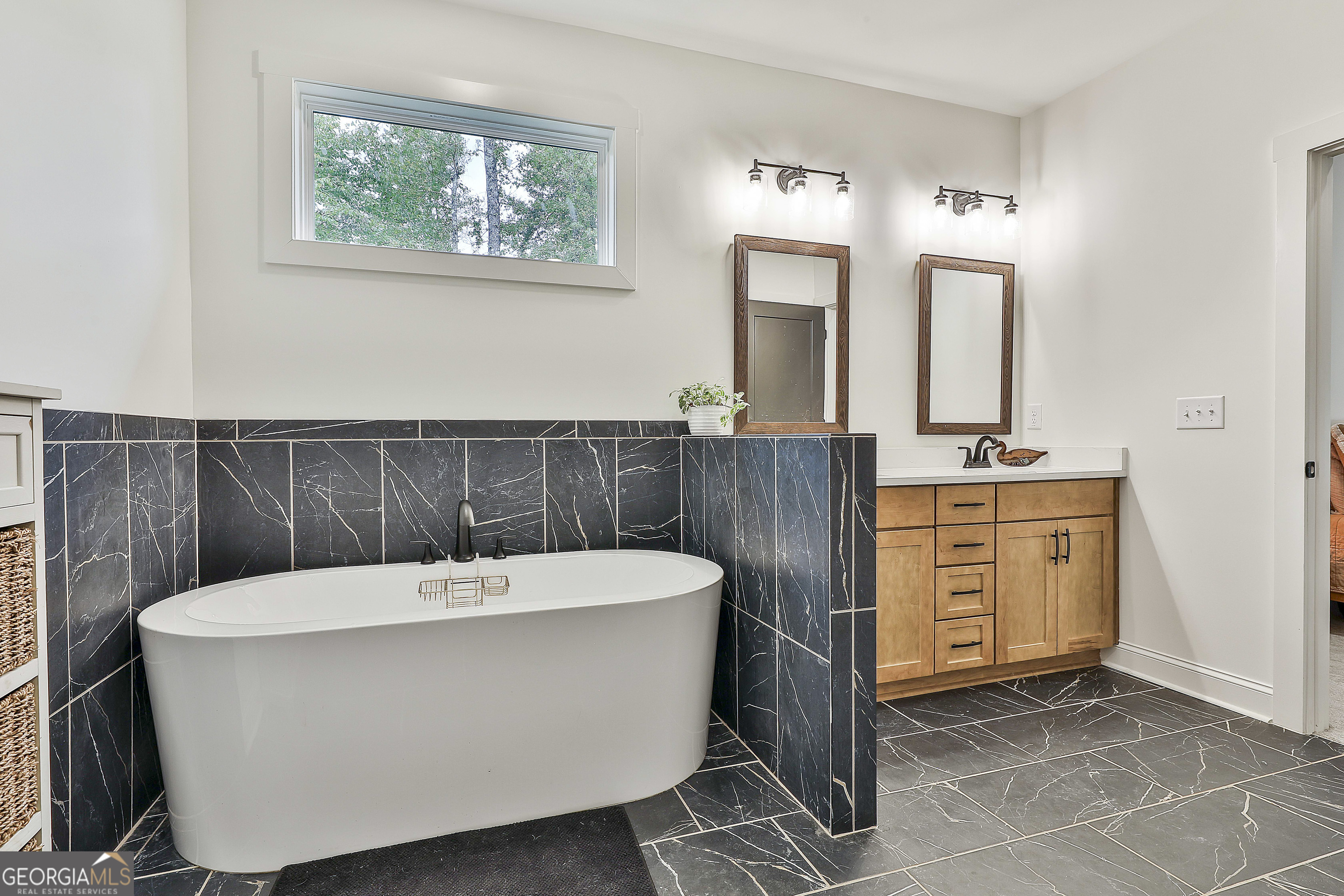 Senoia, Georgia 30276, United States, 5 Bedrooms Bedrooms, ,4 BathroomsBathrooms,Residential,Active,220213