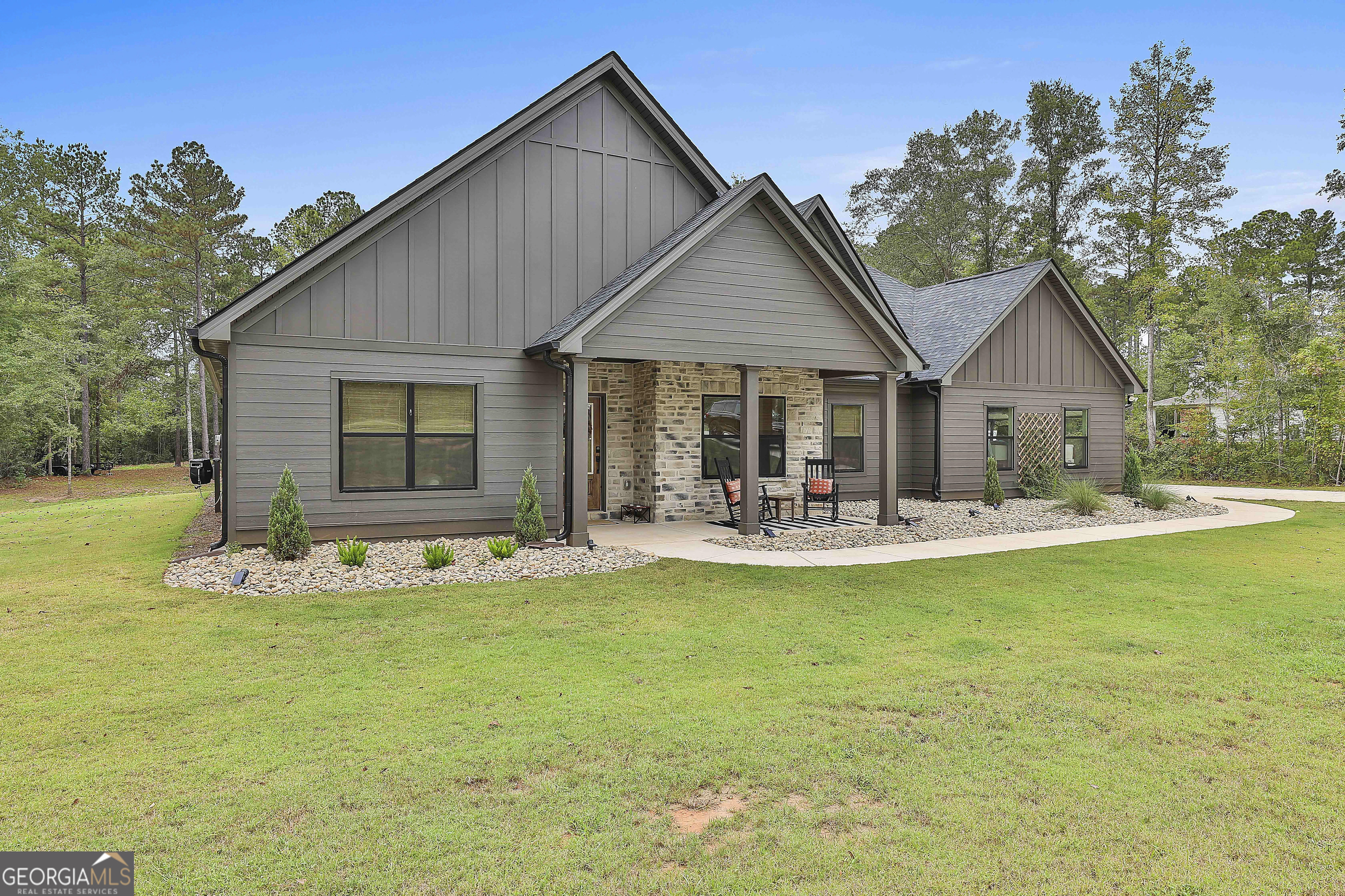 Senoia, Georgia 30276, United States, 5 Bedrooms Bedrooms, ,4 BathroomsBathrooms,Residential,Active,220213