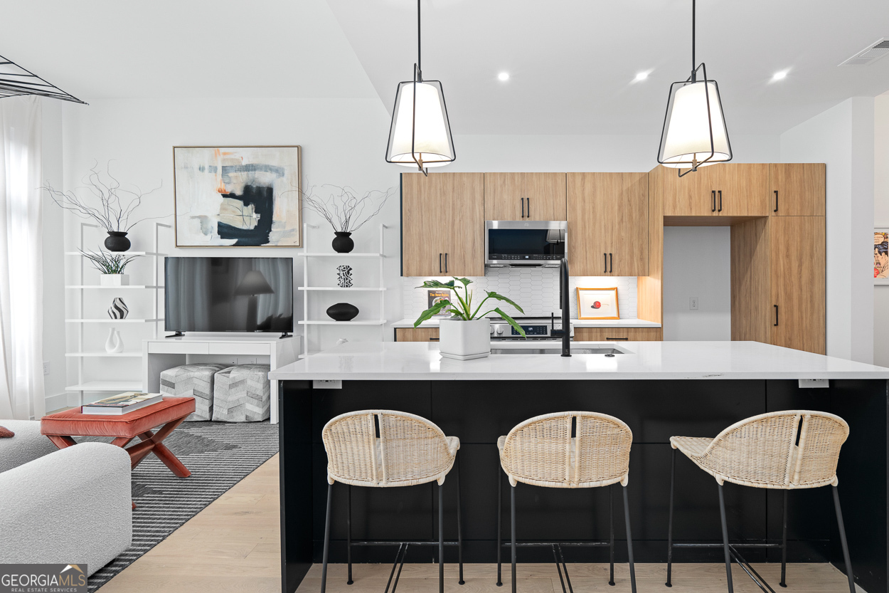 567 Ponce De Leon AVE 516