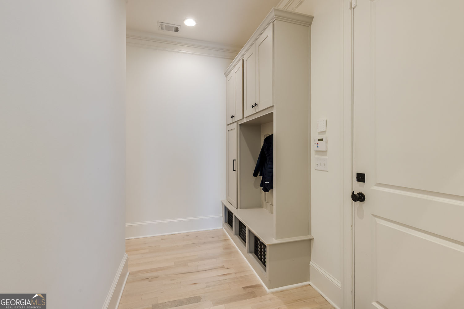 2596 Green Meadows LN NE