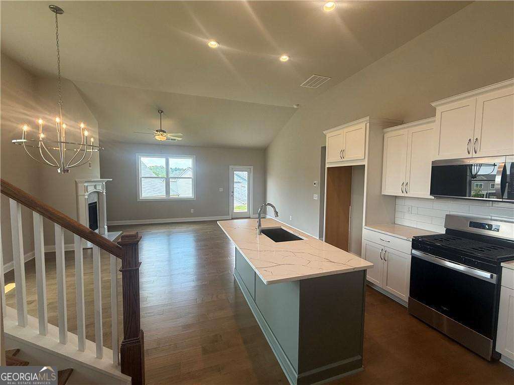 308 Lakeside CT