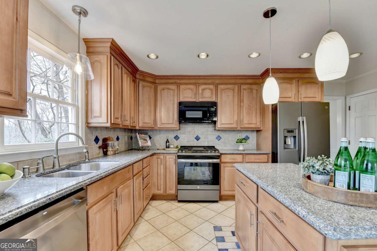 8155 Willow Tree WAY