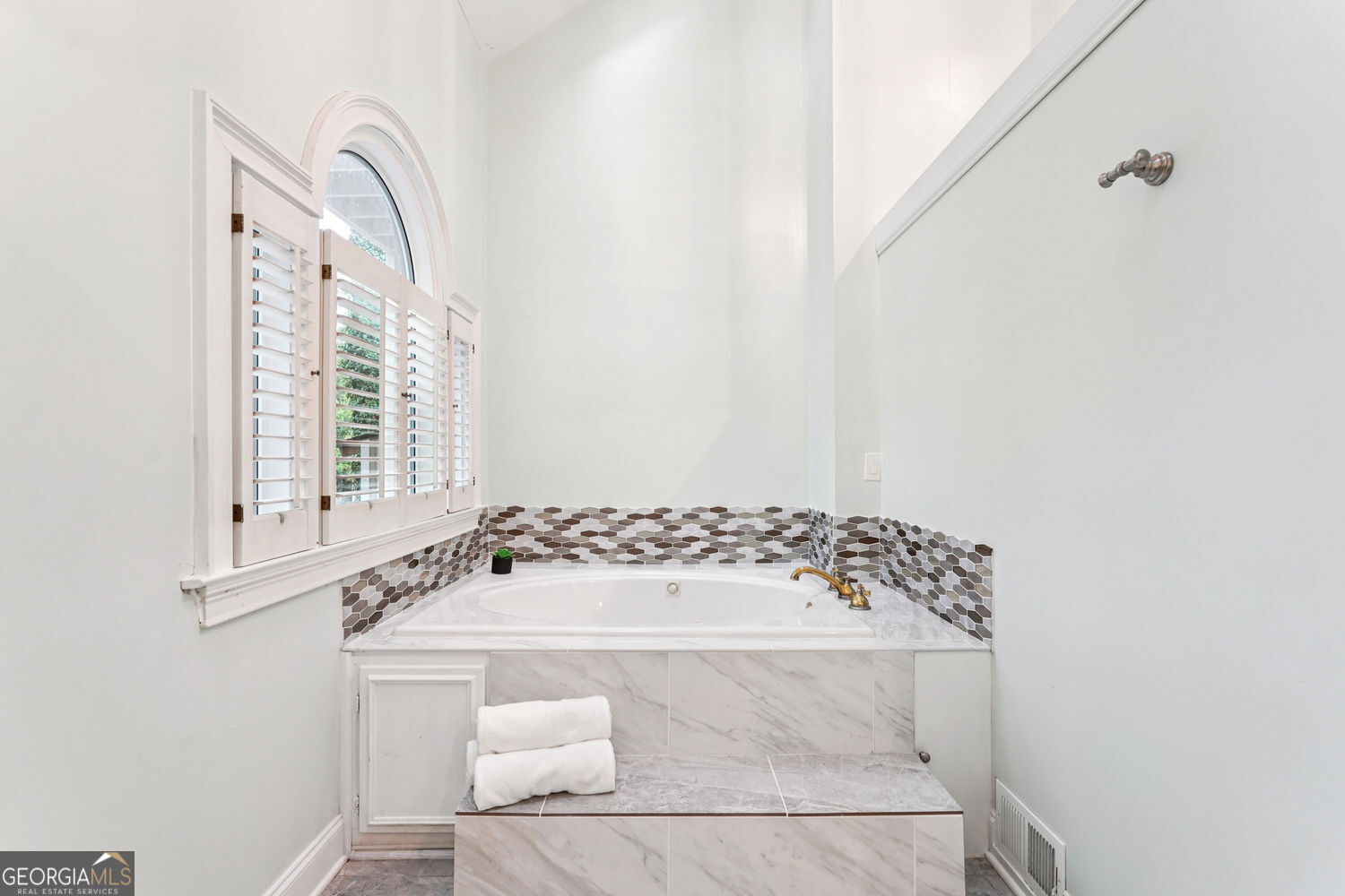 ATLANTA COUNTRY CLUB - Residential
