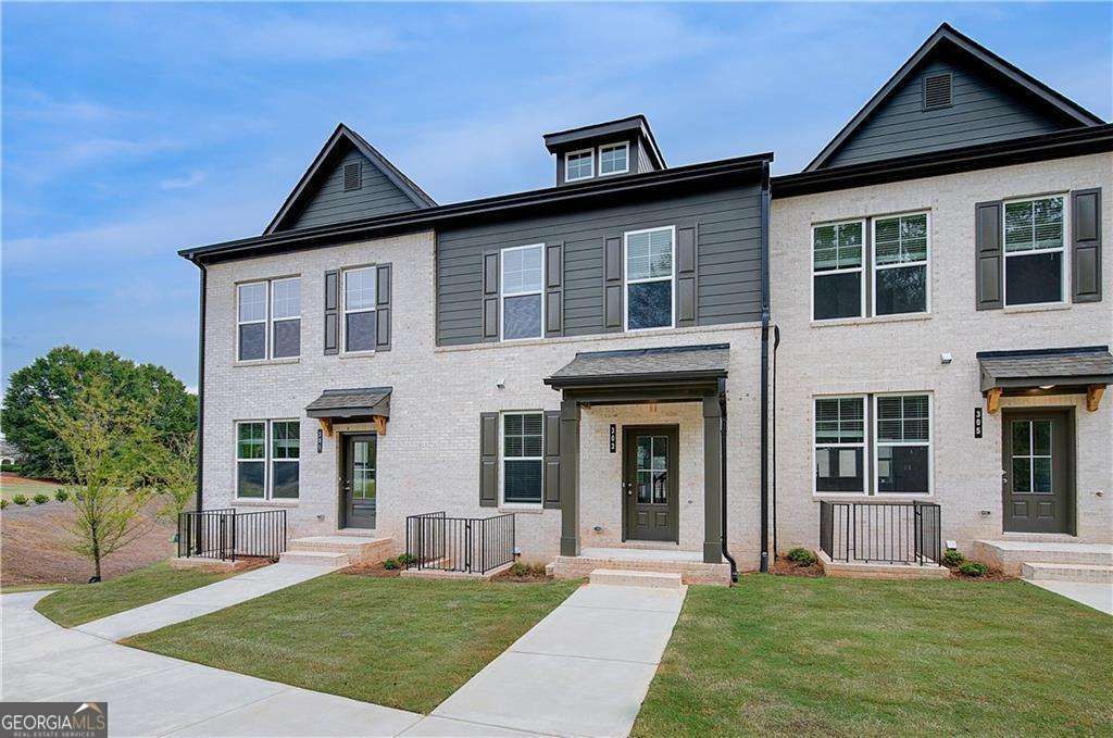 Photo of 303 Daybreak Lane, Newnan, GA 30265 (MLS # 10677597)