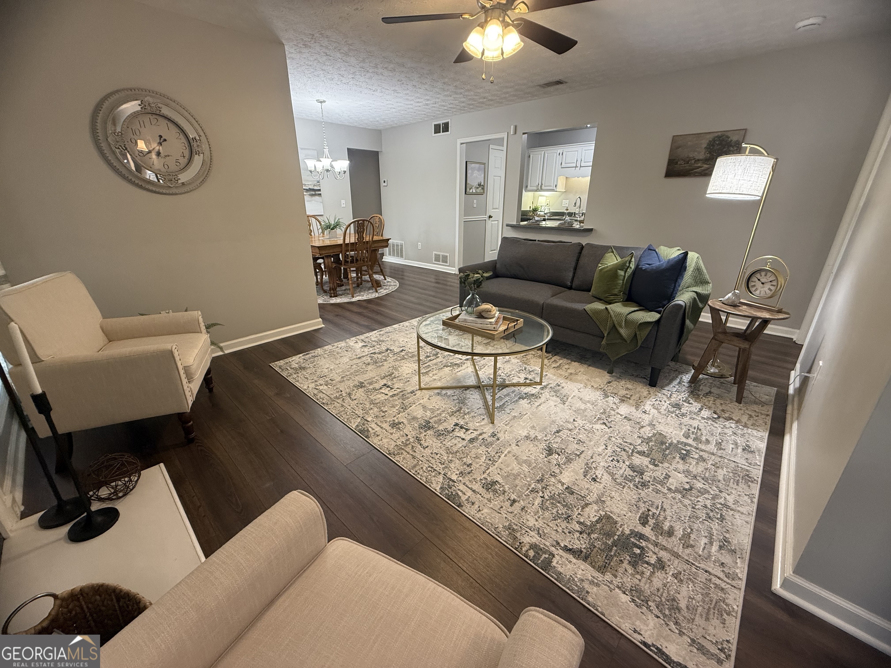 3915 Woodridge WAY