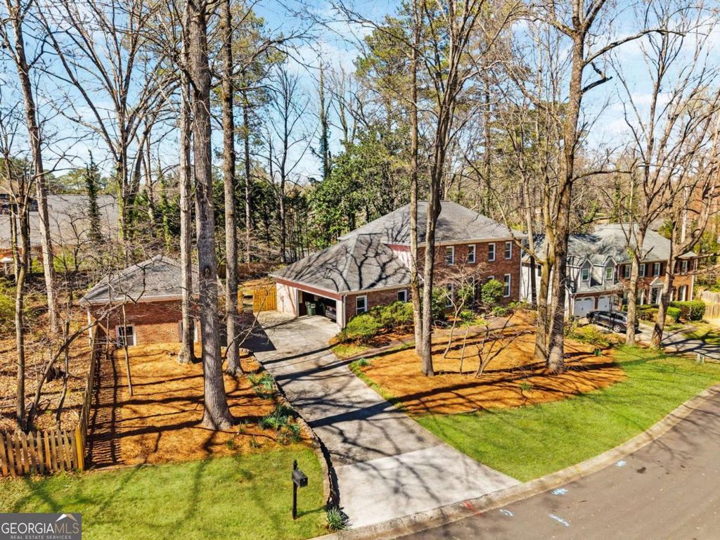 Photo of 560 Park Lane SE, Marietta, GA 30067 (MLS # 10715548)