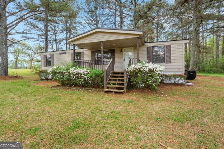 Photo 1 of 34 — 2075 Louina RD, Roanoke, AL 36274