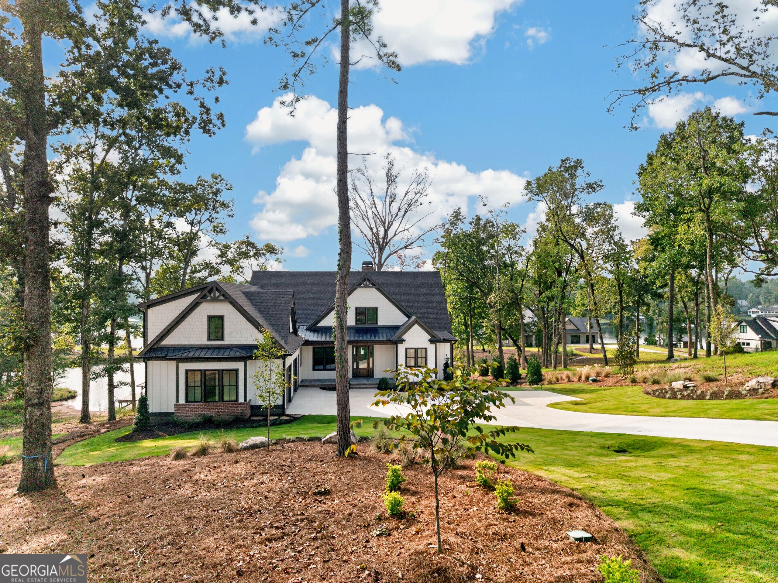 215 Falls LN