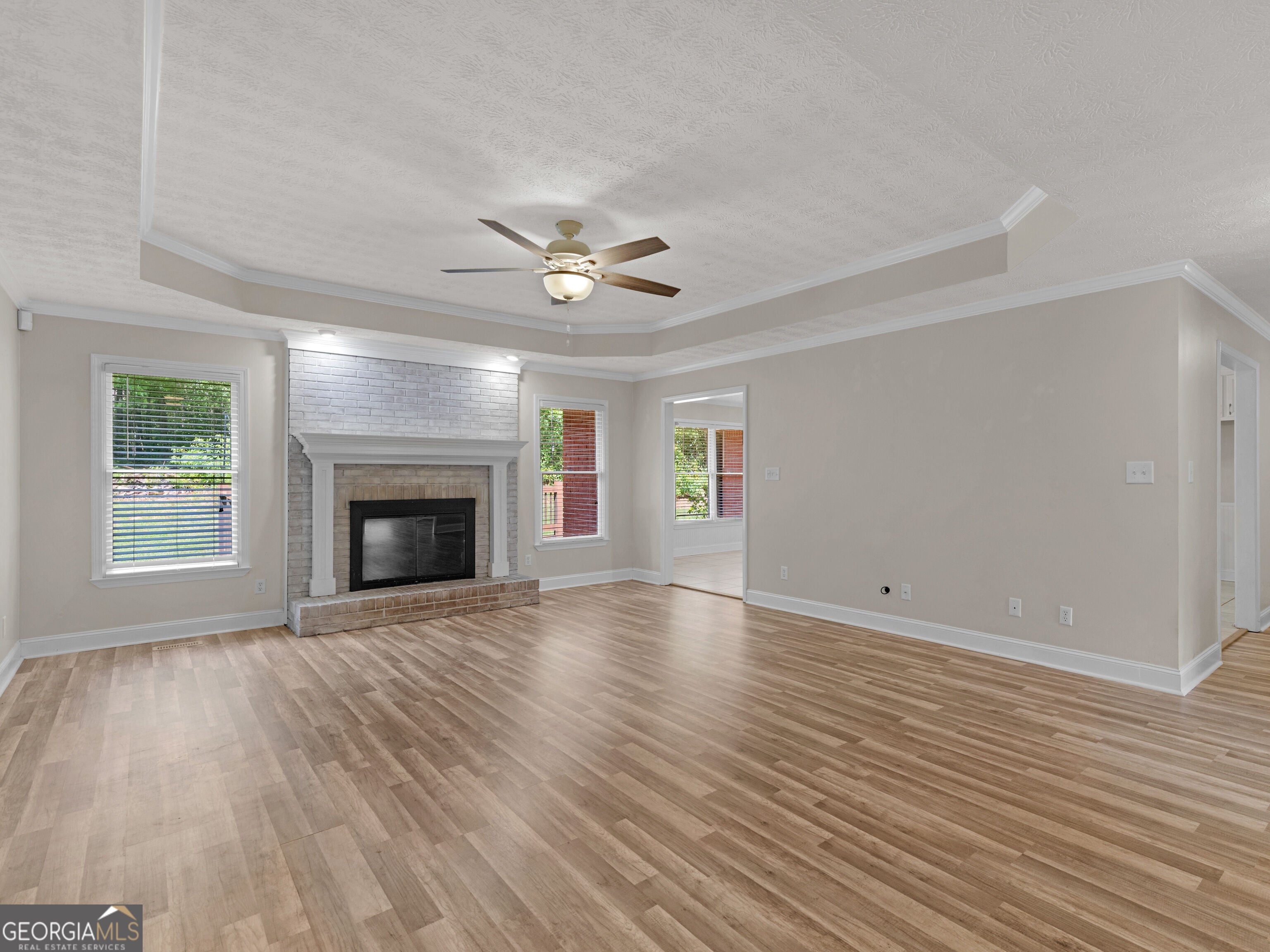 517 Hamlin RD