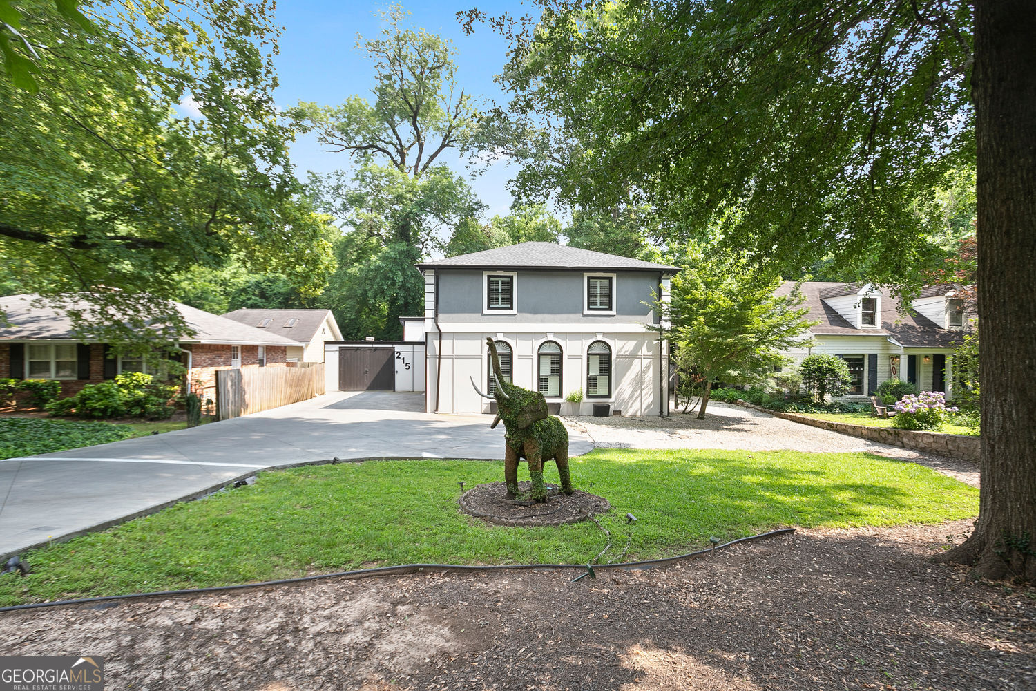 For Lease | Modern Elegance in Brookwood Hills Fully renovated 4BD/3.5BA home on a quiet, tree-lined street in historic Brookwood Hills. Light-filled interiors feature soaring ceilings, wide-plank LVP, and a chef's kitchen with quartz countertops, vaulted ceilings, and premium appliances. Spacious living, dining, and media/game rooms offer ideal entertaining space. The oversized primary suite includes a spa-style bath with soaking tub, dual vanities, and walk-in shower. The property includes a separate studio/ guest house with private entry, kitchenette, full bath, and laundry. Flat, fenced backyard. No pets. Close to hospital, shopping and restaurants. Furnished; all appliances included. Available ~3 weeks after lease signing. 24 hours notice please.