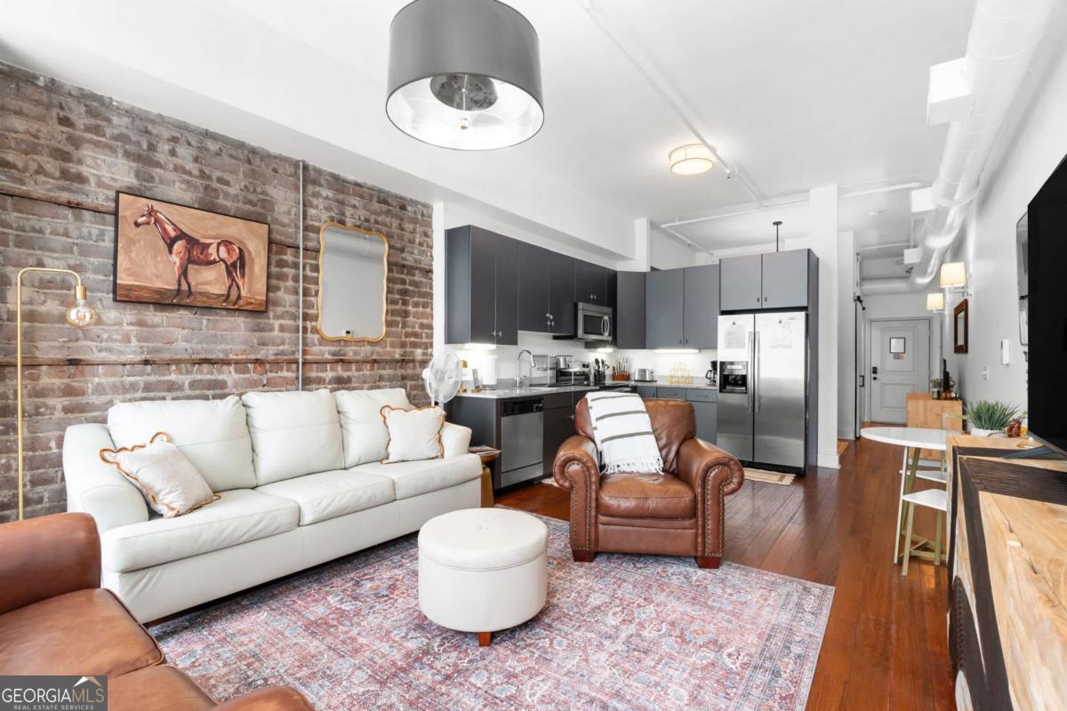 310 W Broughton ST 2011