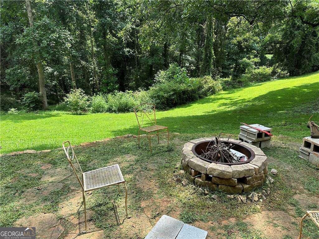 2582 White Sulphur RD